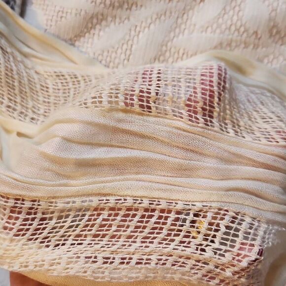 Cream lacy fringed scarf - Picture 6 of 6